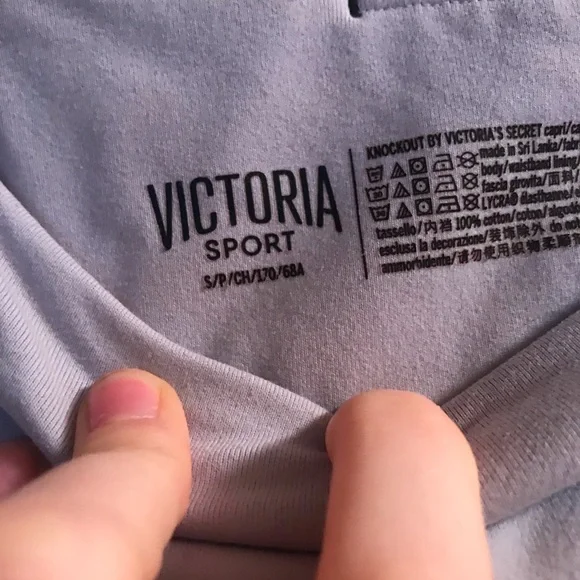 Victoria’s Secret Capri crop sport leggings with pockets on side stretchy comfy - Picture 3 of 4